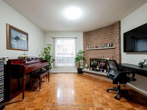 433 Tailfeather Cres, Mississauga, ON - Indoor With Fireplace