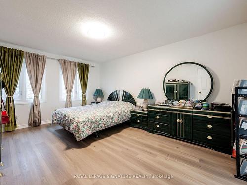 433 Tailfeather Cres, Mississauga, ON - Indoor Photo Showing Bedroom