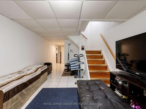 433 Tailfeather Cres, Mississauga, ON - Indoor Photo Showing Other Room