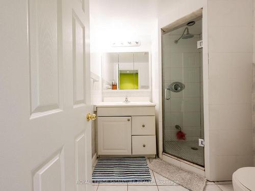 433 Tailfeather Cres, Mississauga, ON - Indoor Photo Showing Bathroom