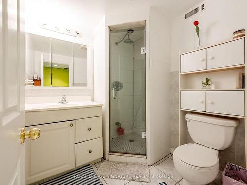 433 Tailfeather Cres, Mississauga, ON - Indoor Photo Showing Bathroom