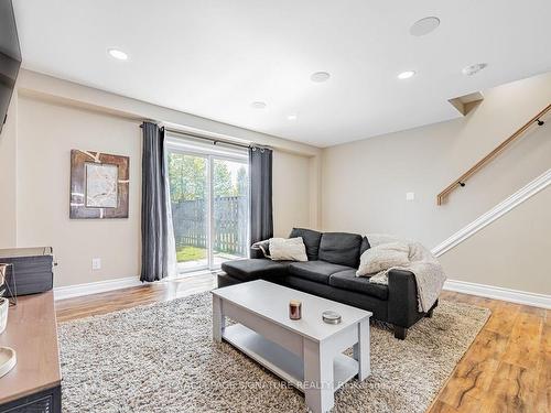 9-293 Limeridge Rd W, Hamilton, ON - Indoor Photo Showing Living Room