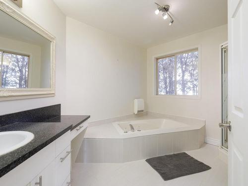 Salle de bains - 65 Rue Des Brises, Saint-Clet, QC - Indoor Photo Showing Bathroom