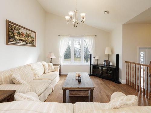 Salon - 65 Rue Des Brises, Saint-Clet, QC - Indoor Photo Showing Living Room