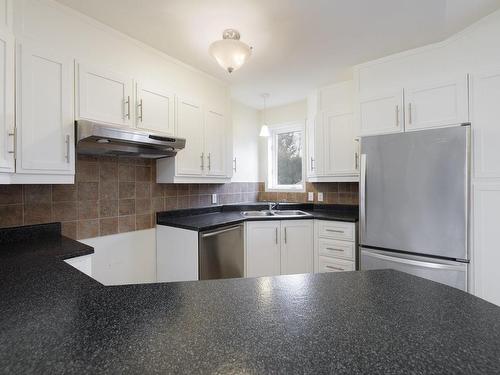 Cuisine - 65 Rue Des Brises, Saint-Clet, QC - Indoor Photo Showing Kitchen With Double Sink