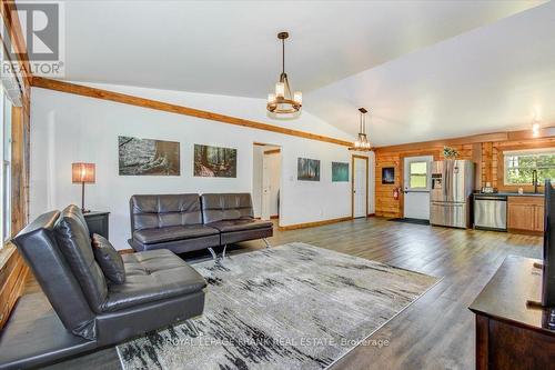 40 Mountney Road, Hastings Highlands, ON - Indoor Photo Showing Living Room