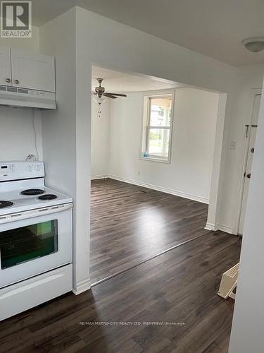 146 Patrick Avenue, Renfrew, ON - Indoor Photo Showing Kitchen