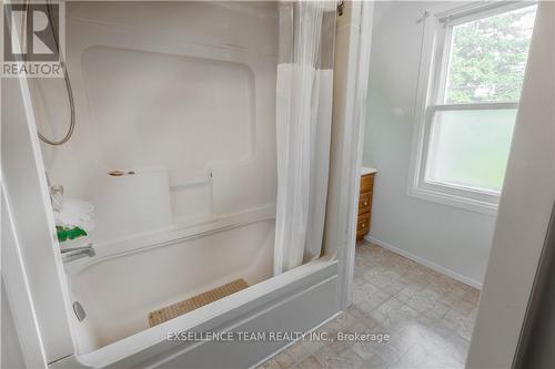 126 Eighth Street, Cornwall (717 - Cornwall), ON - Indoor Photo Showing Bathroom