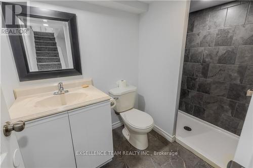 126 Eighth Street, Cornwall (717 - Cornwall), ON - Indoor Photo Showing Bathroom