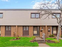 19 Forestside Crescent  Halifax, NS B3M 1M5