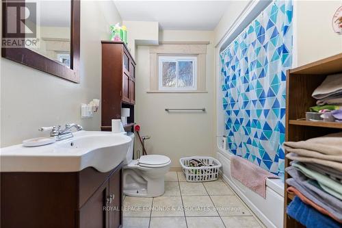 595 Isabella Street, Pembroke, ON - Indoor Photo Showing Bathroom