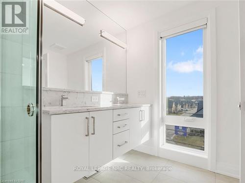 153G Port Robinson Road, Pelham, ON - Indoor Photo Showing Bathroom