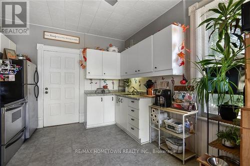 18 Havelock Street, Brockville, ON - Indoor Photo Showing Kitchen