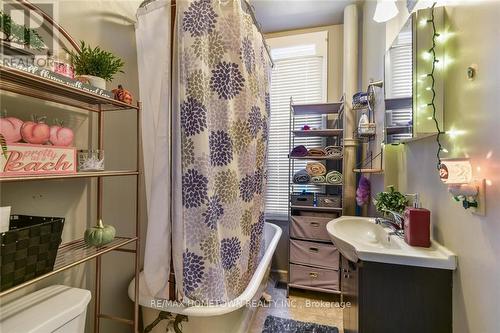 18 Havelock Street, Brockville, ON - Indoor Photo Showing Bathroom