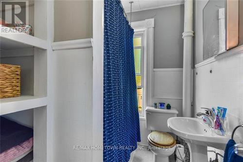 18 Havelock Street, Brockville, ON - Indoor Photo Showing Bathroom