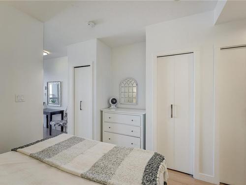 910-728 Yates St, Victoria, BC - Indoor Photo Showing Bedroom