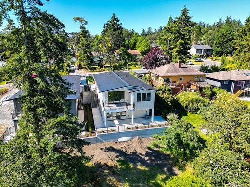 950 Tulip Ave, Saanich, BC 