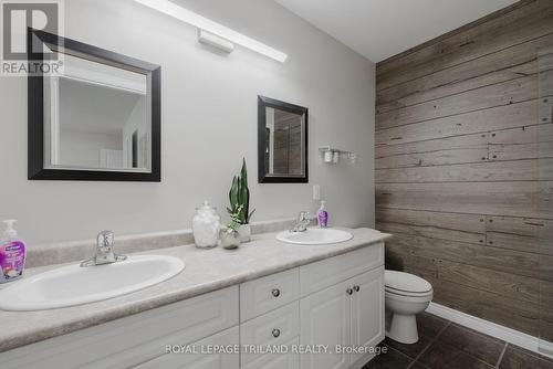 711 Springwood Crescent, London, ON - Indoor Photo Showing Bathroom