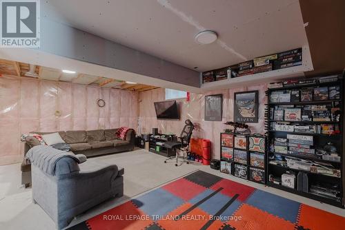 711 Springwood Crescent, London, ON - Indoor