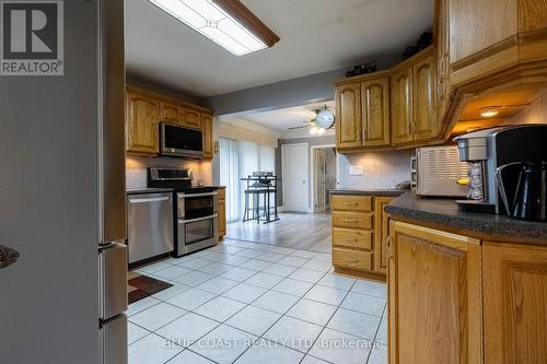 5848 Douglas Line, Plympton-Wyoming (Plympton Wyoming), ON - Indoor Photo Showing Kitchen