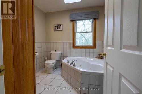 5848 Douglas Line, Plympton-Wyoming (Plympton Wyoming), ON - Indoor Photo Showing Bathroom