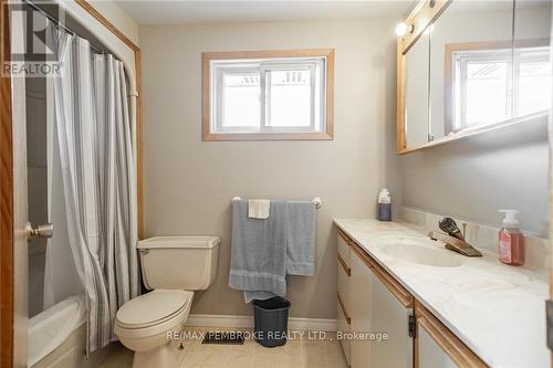 20-20A Herman Street, Petawawa, ON - Indoor Photo Showing Bathroom