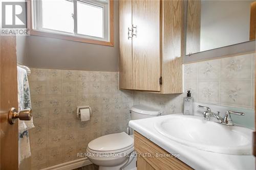 20-20A Herman Street, Petawawa, ON - Indoor Photo Showing Bathroom