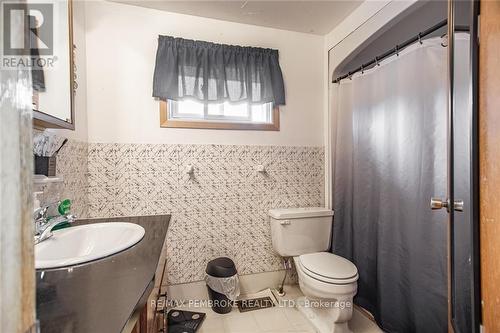 20-20A Herman Street, Petawawa, ON - Indoor Photo Showing Bathroom