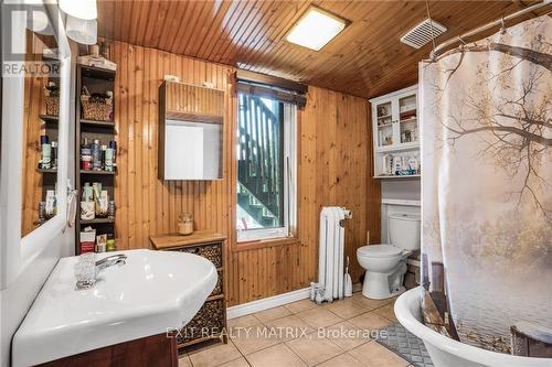 1050 King Street, Champlain, ON - Indoor Photo Showing Bathroom