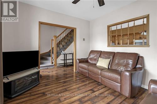 62 Pine Street, Stormont, Dundas And Glengarry, ON - Indoor Photo Showing Living Room