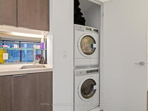 1311-215 Queen St W, Toronto, ON - Indoor Photo Showing Laundry Room