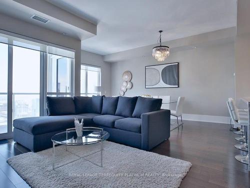 4802-300 Front St W, Toronto, ON - Indoor Photo Showing Living Room