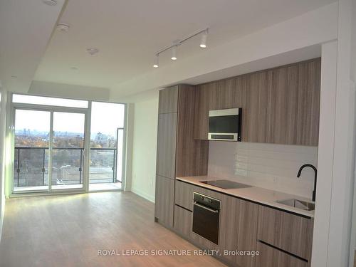 1410-127 Broadway Ave, Toronto, ON - Indoor Photo Showing Kitchen