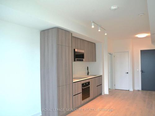 1410-127 Broadway Ave, Toronto, ON - Indoor