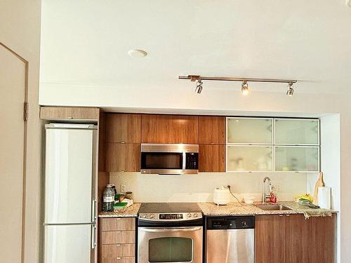 401-170 Fort York Blvd, Toronto, ON - Indoor Photo Showing Kitchen With Stainless Steel Kitchen With Upgraded Kitchen