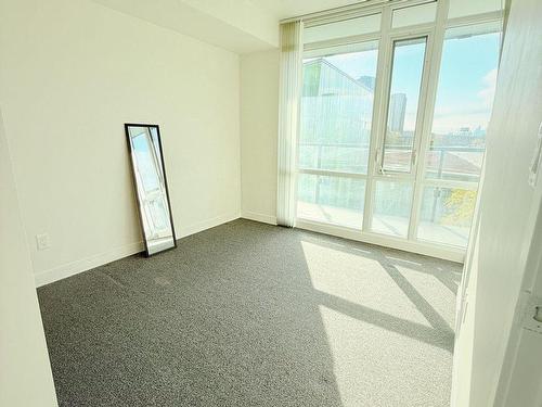 401-170 Fort York Blvd, Toronto, ON - Indoor Photo Showing Other Room