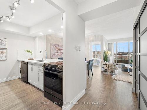 330-1880 Valley Farm Rd, Pickering, ON - Indoor Photo Showing Kitchen