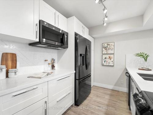 330-1880 Valley Farm Rd, Pickering, ON - Indoor Photo Showing Kitchen With Upgraded Kitchen