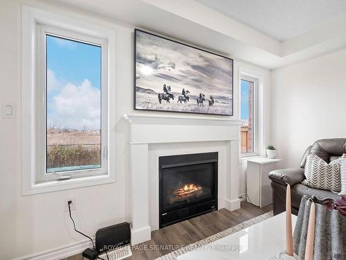 626 Laking Terr, Milton, ON - Indoor Photo Showing Living Room With Fireplace