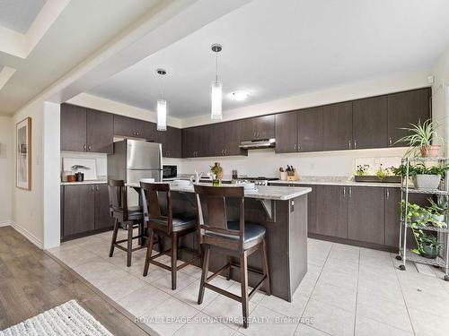 626 Laking Terr, Milton, ON - Indoor Photo Showing Kitchen With Upgraded Kitchen