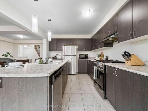 626 Laking Terr, Milton, ON - Indoor Photo Showing Kitchen With Double Sink With Upgraded Kitchen