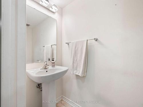 626 Laking Terr, Milton, ON - Indoor Photo Showing Bathroom