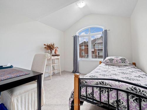 626 Laking Terr, Milton, ON - Indoor Photo Showing Bedroom