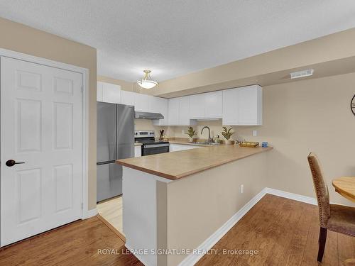 701-4140 Foxwood Dr, Burlington, ON - Indoor Photo Showing Kitchen With Double Sink