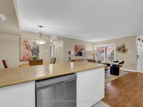 701-4140 Foxwood Dr, Burlington, ON - Indoor Photo Showing Kitchen