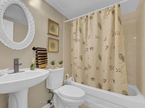 701-4140 Foxwood Dr, Burlington, ON - Indoor Photo Showing Bathroom