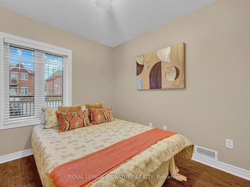 701-4140 Foxwood Dr, Burlington, ON - Indoor Photo Showing Bedroom