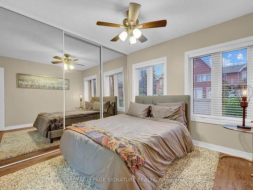 701-4140 Foxwood Dr, Burlington, ON - Indoor Photo Showing Bedroom