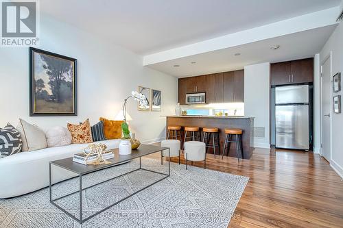 106 - 25 Ritchie Avenue, Toronto, ON - Indoor Photo Showing Living Room