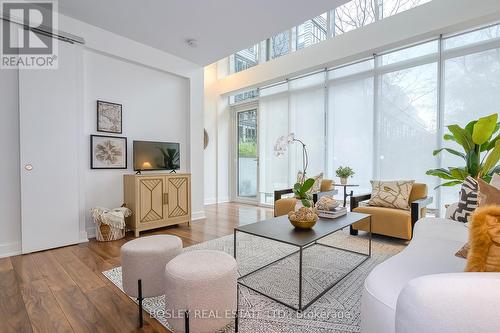 106 - 25 Ritchie Avenue, Toronto, ON - Indoor Photo Showing Living Room